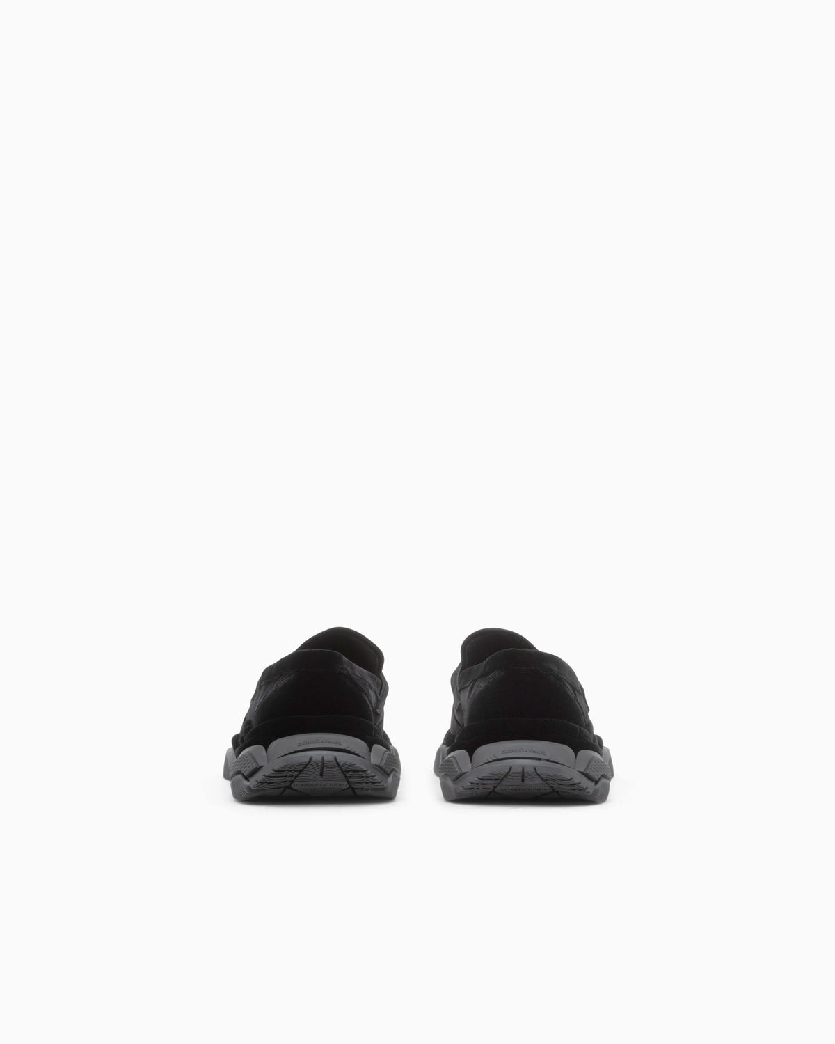 Slipper in velvet with a leather lining and rubber sole