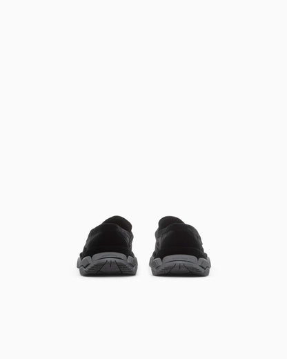 Slipper in velvet with a leather lining and rubber sole