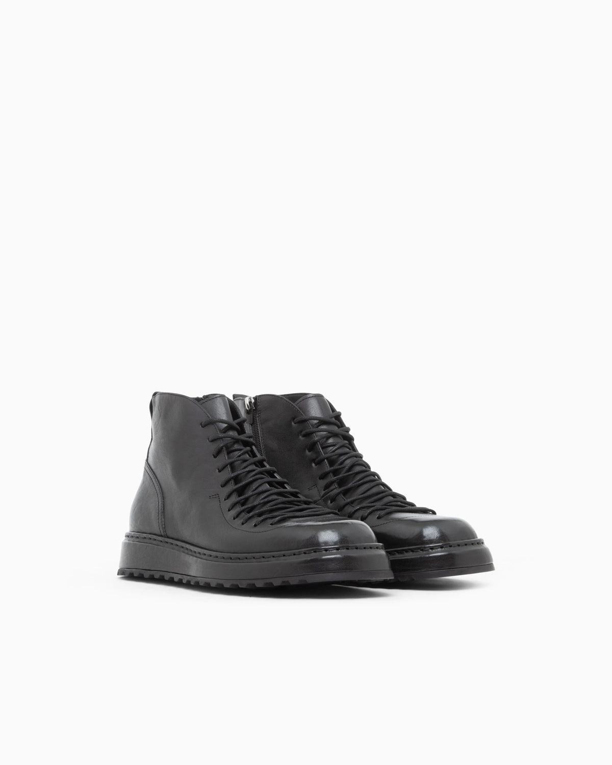 Boot with split leather lining
