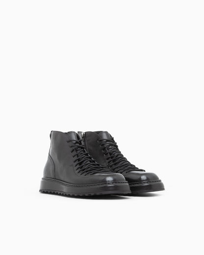 Boot with split leather lining