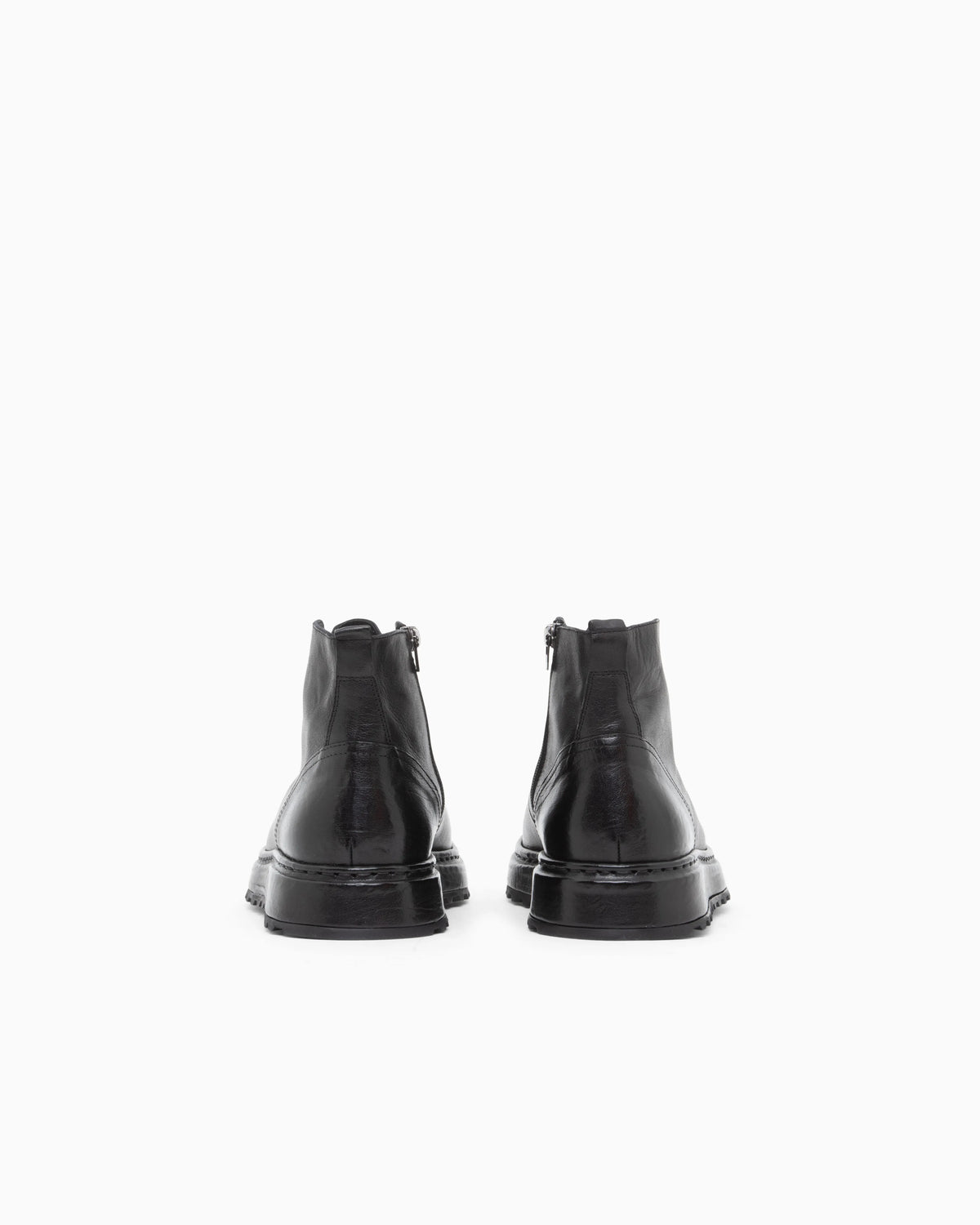 Boot with split leather lining