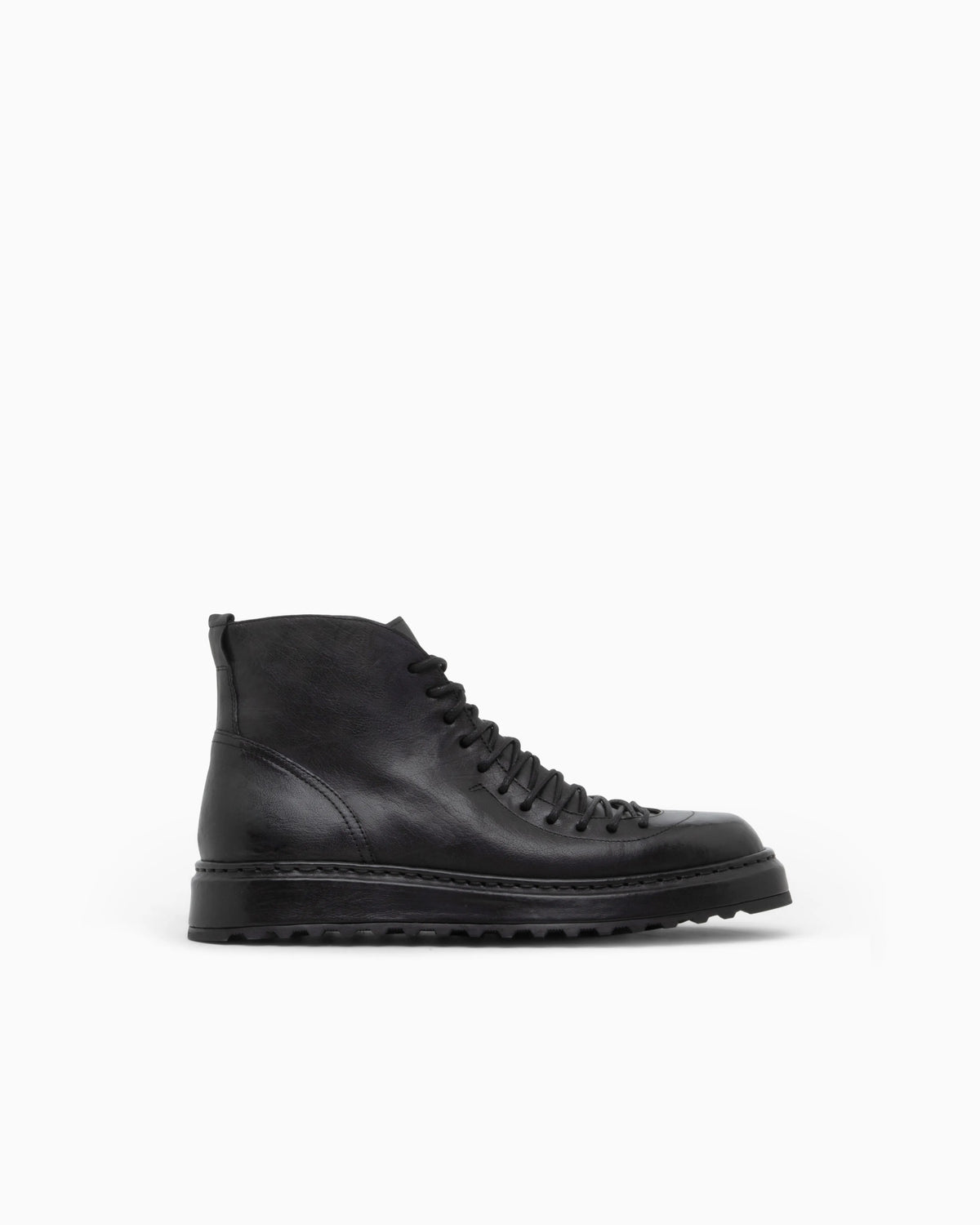 Boot with split leather lining