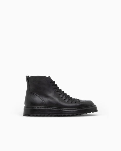 Boot with split leather lining