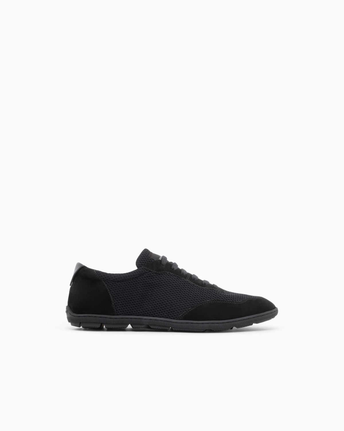 Sneakers in suede and mesh with leather and a rubber sole