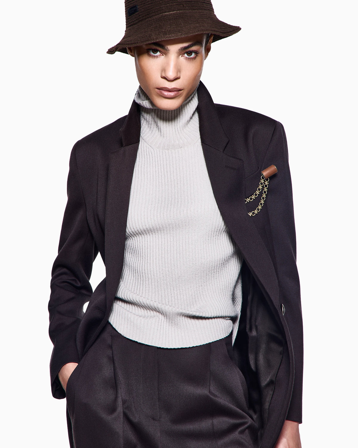 Single-darted wool trousers