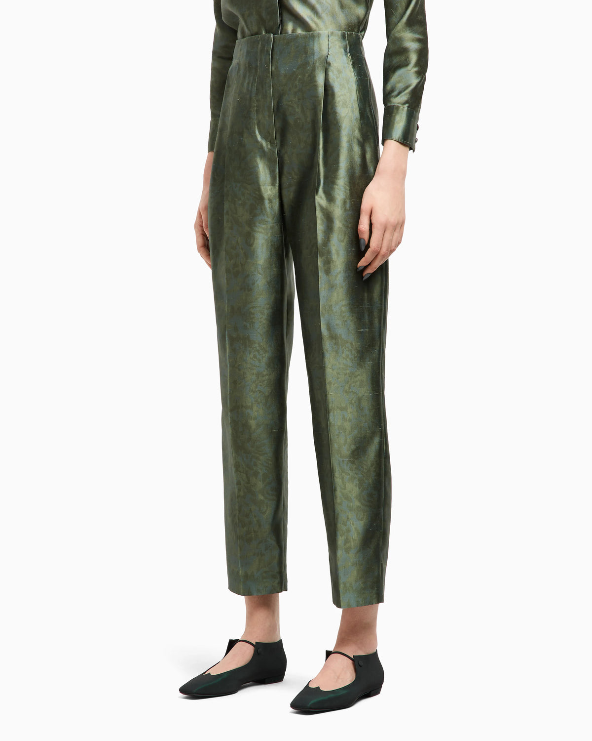 Single-pleat trousers in printed silk-shantung