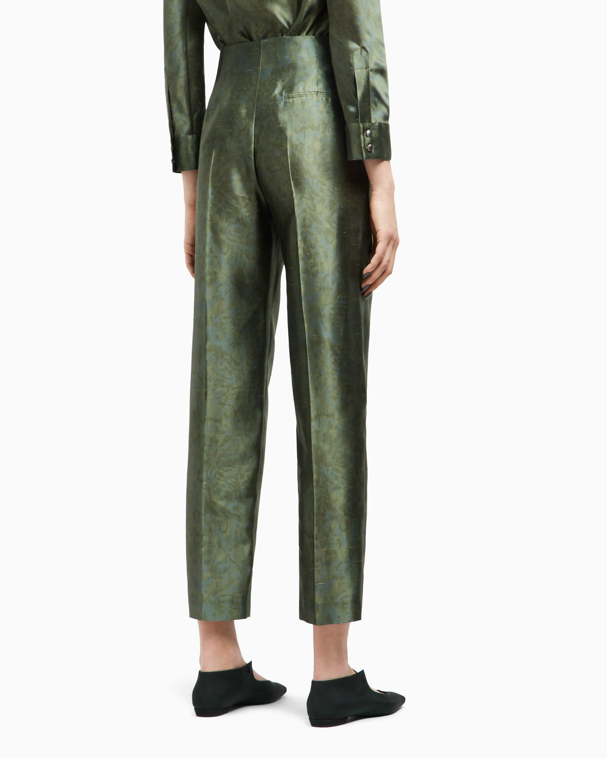 Single-pleat trousers in printed silk-shantung