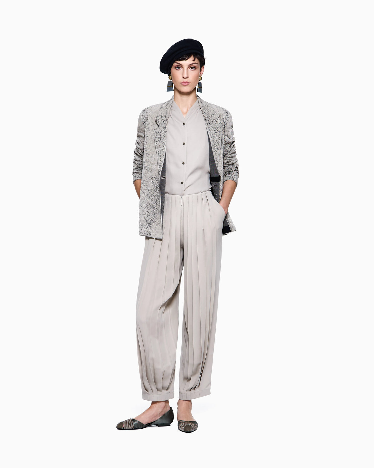 Sleeveless top in triple silk georgette with shawl collar