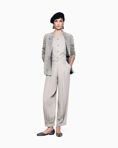 Sleeveless top in triple silk georgette with shawl collar