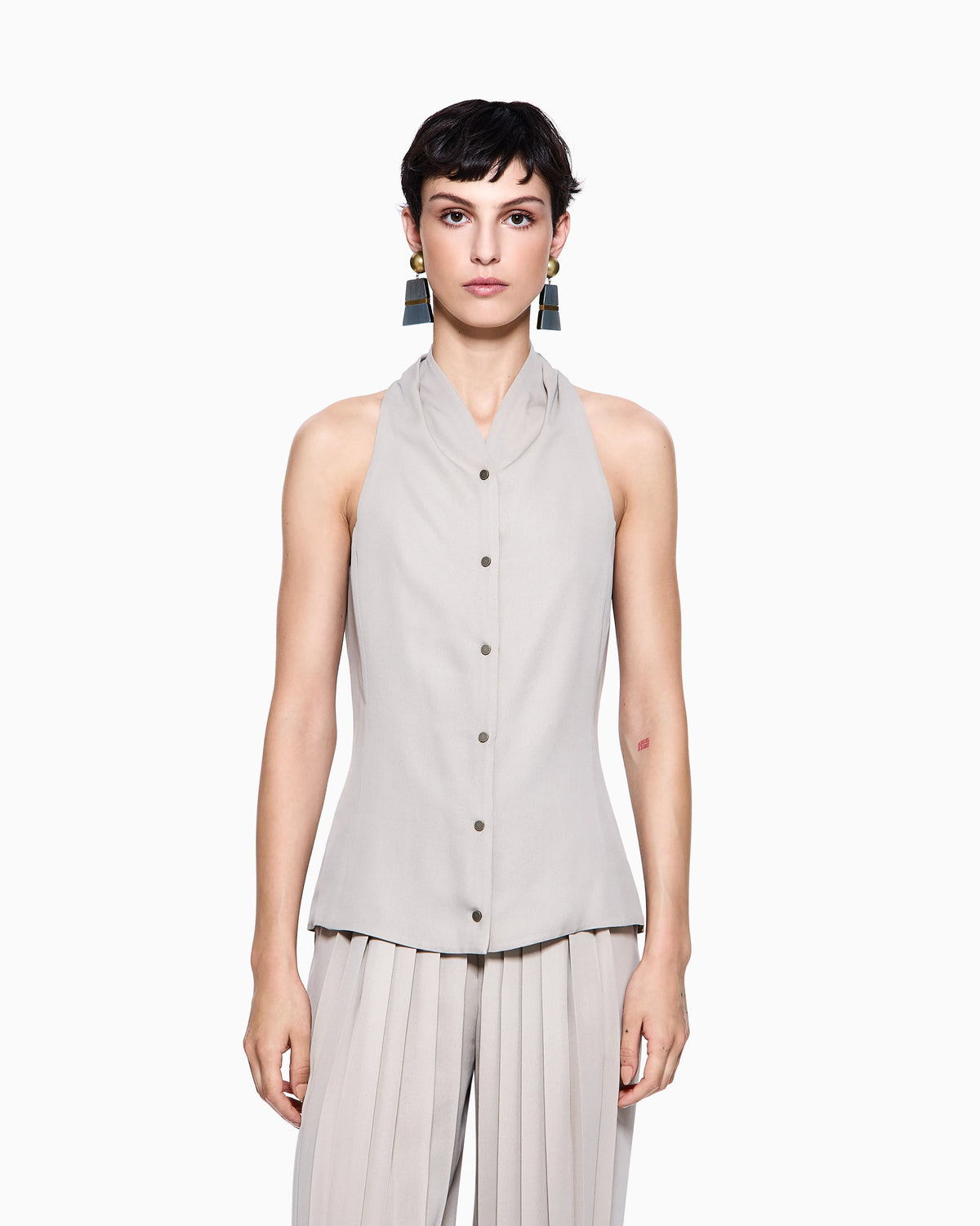 Sleeveless top in triple silk georgette with shawl collar