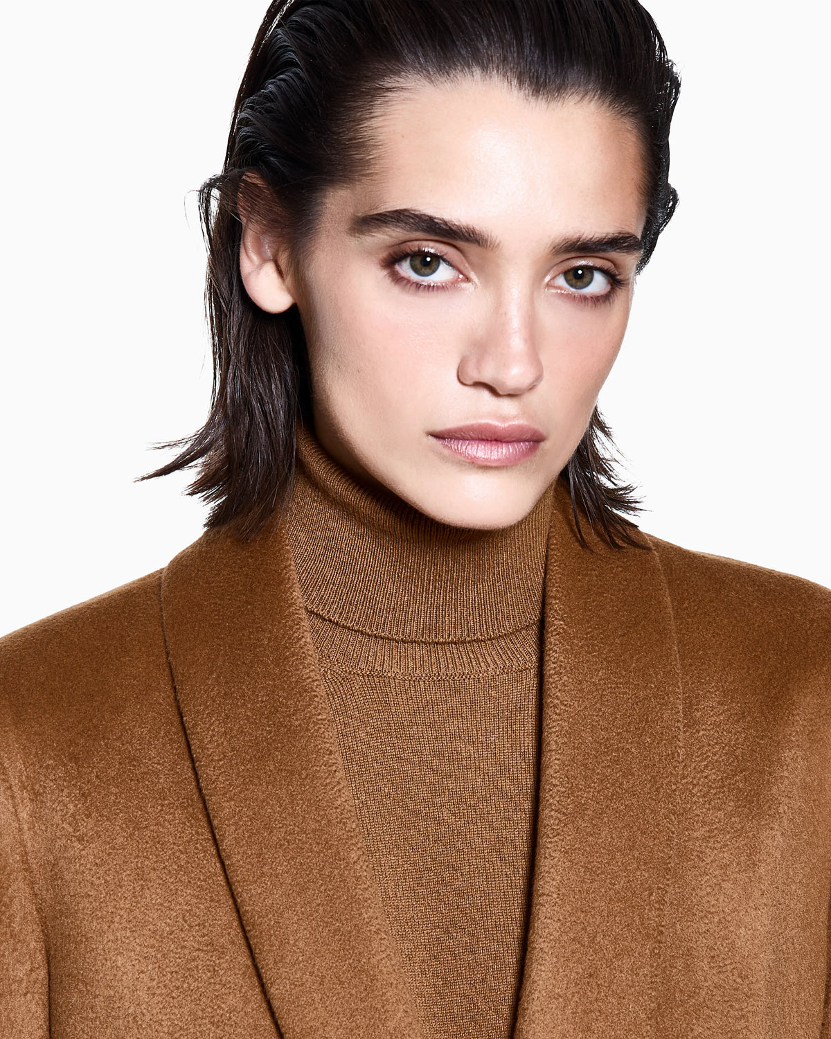 Long single-breasted coat in vicuña wool