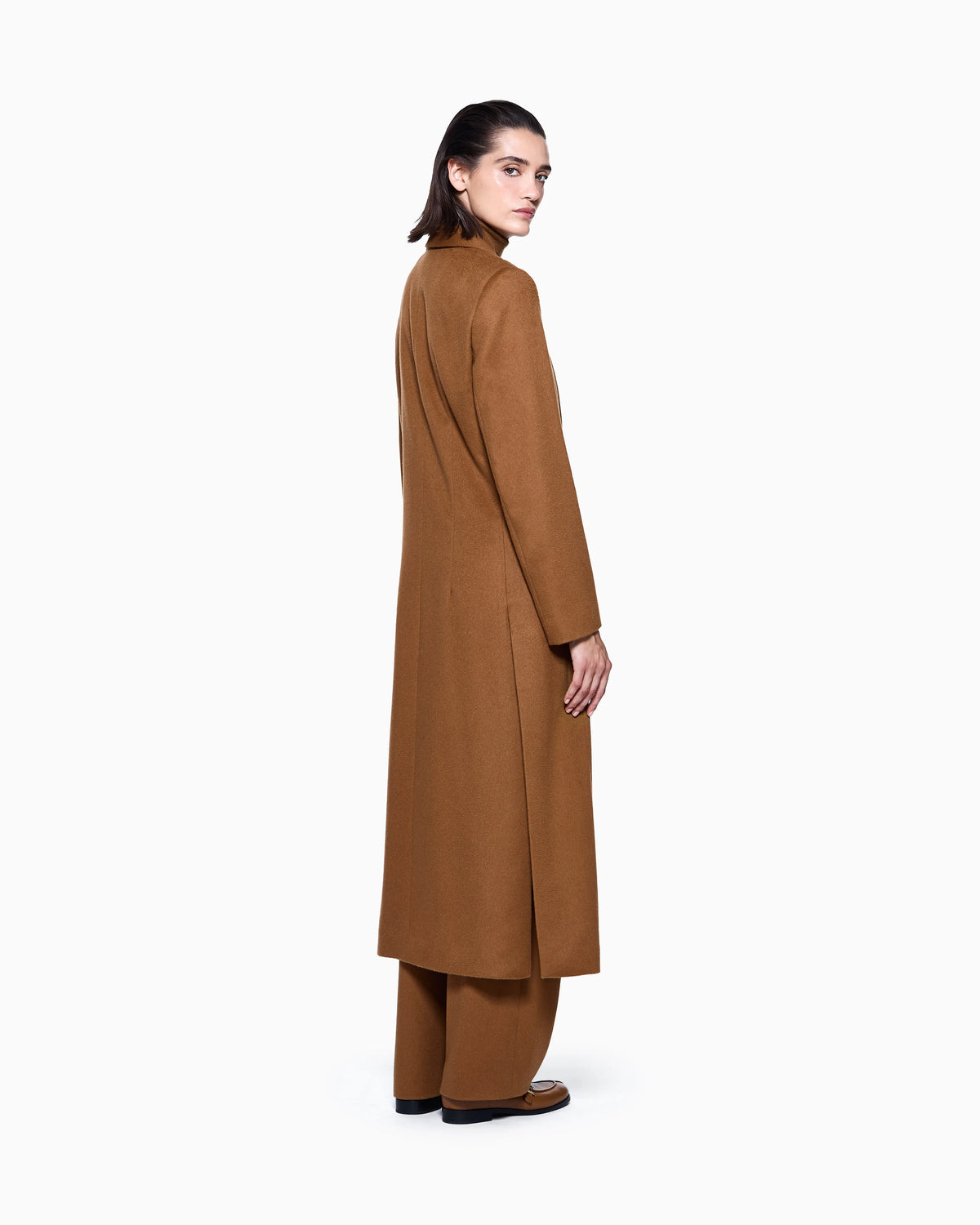 Long single-breasted coat in vicuña wool
