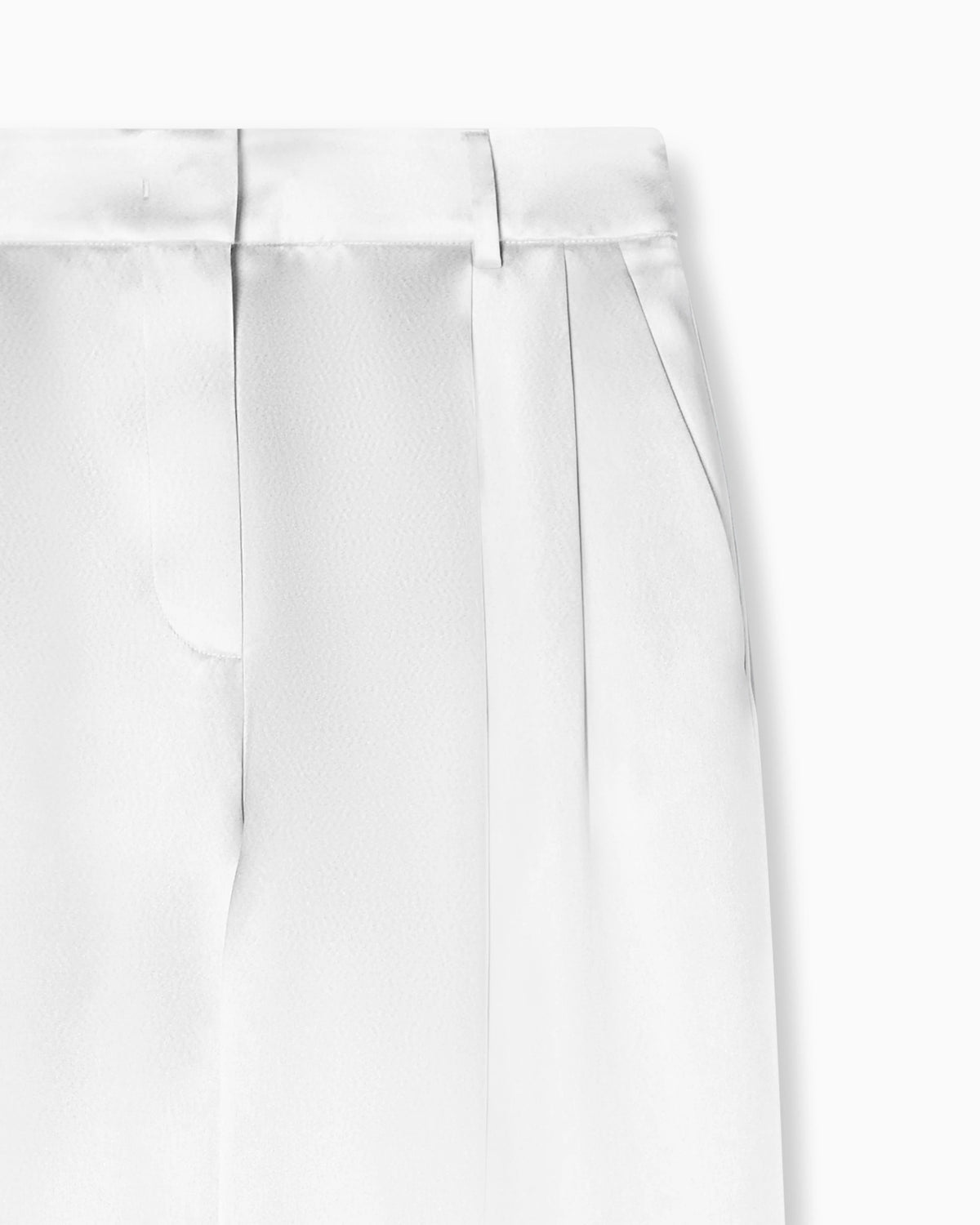 Trousers with pleats in silk satin