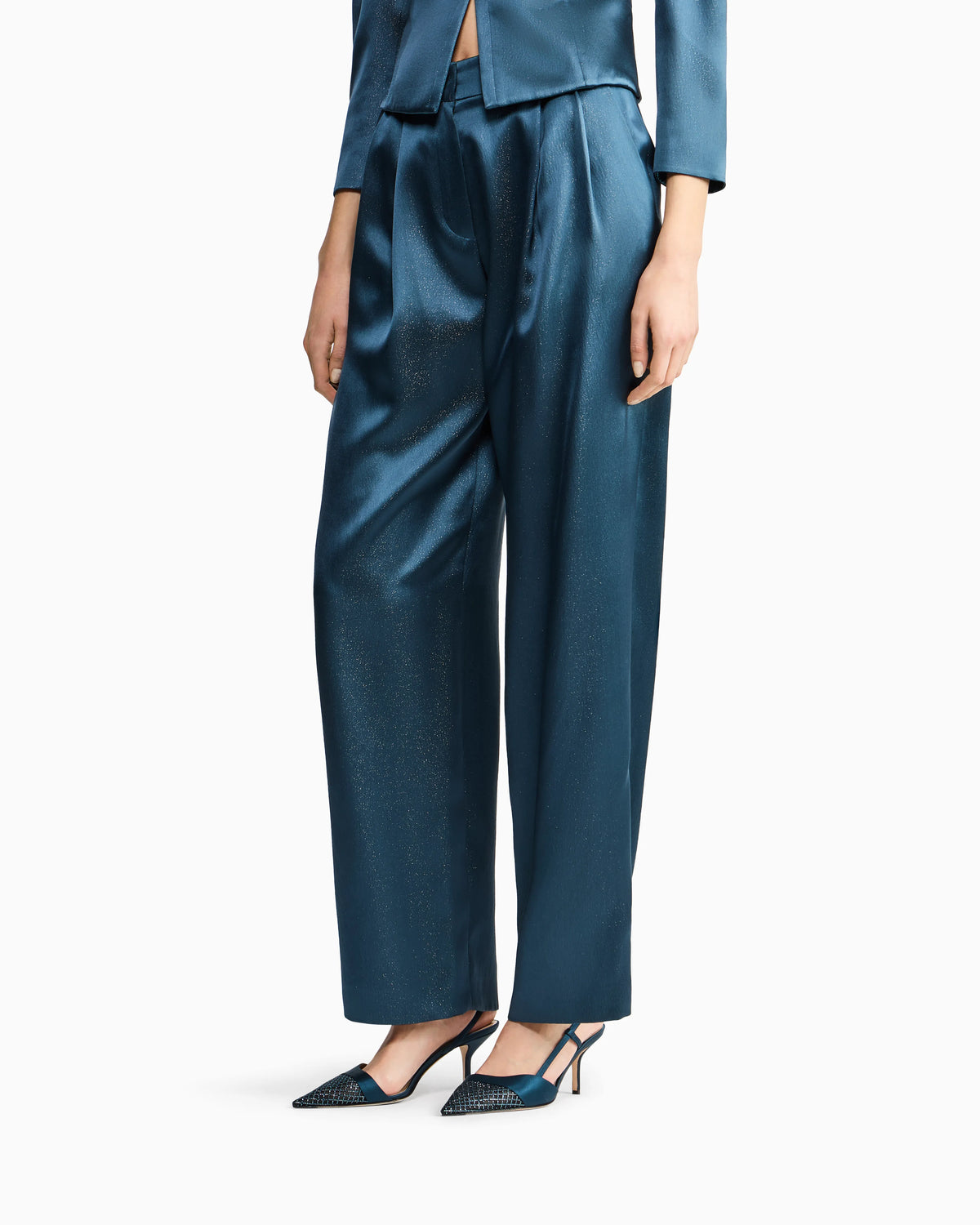 Trousers with pleats in silk satin