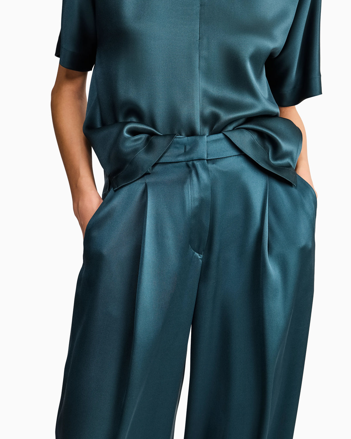 Silk double satin single-pleat trousers