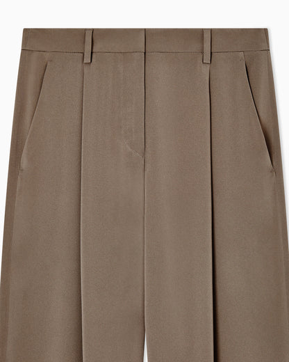 Single-pleat silk crêpe trousers