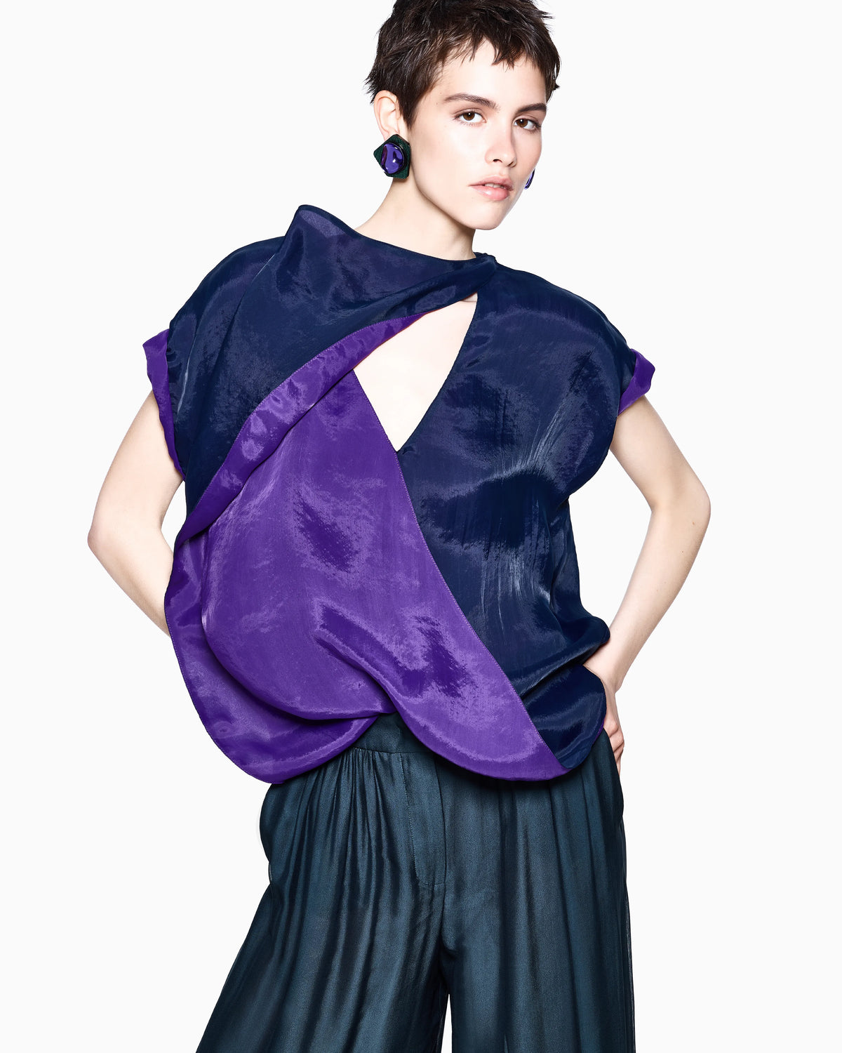 Trousers with pleats in viscose and silk organza