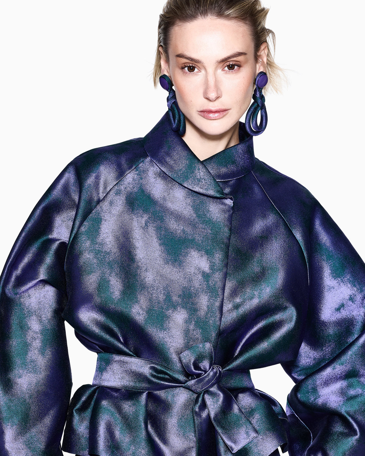 Short jacket in a two-tone silk blend jacquard