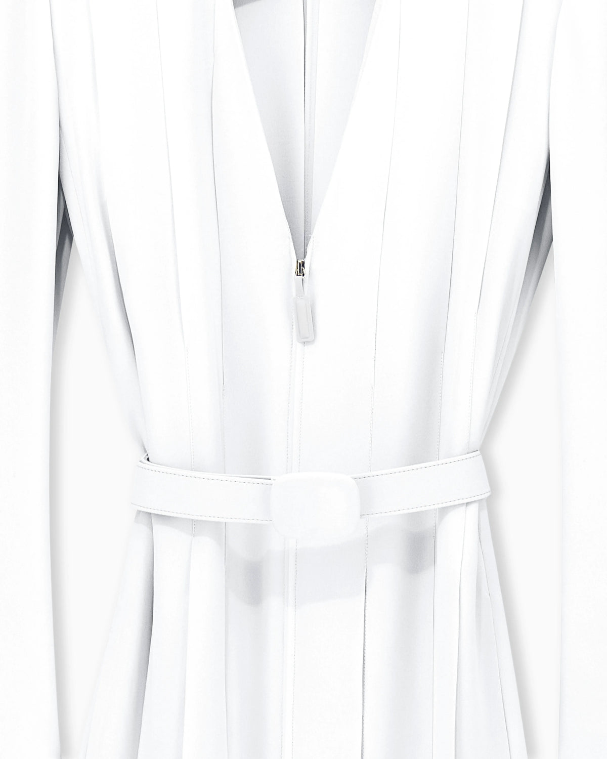 Dress in triple georgette silk with a belt and V-neck