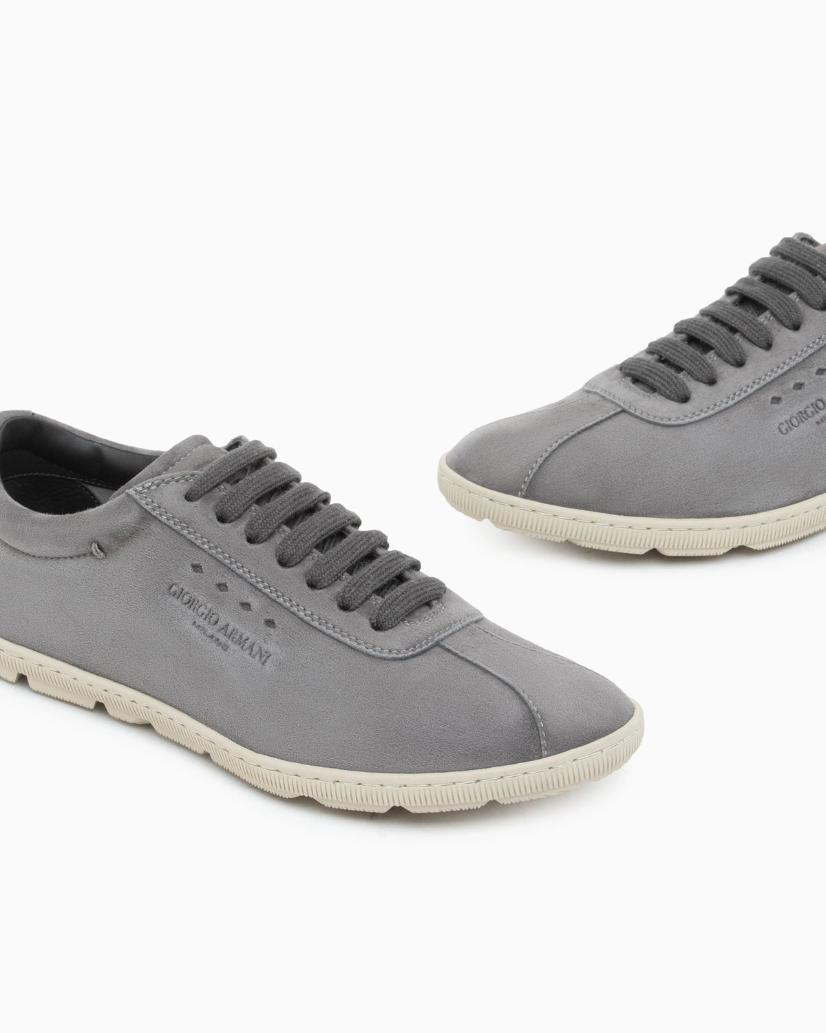 Lace-up sneaker in velour suede with rubber sole