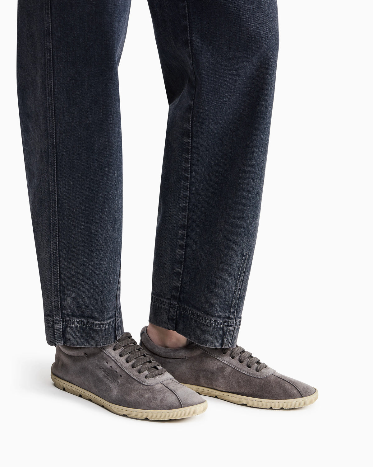 Lace-up sneaker in velour suede with rubber sole