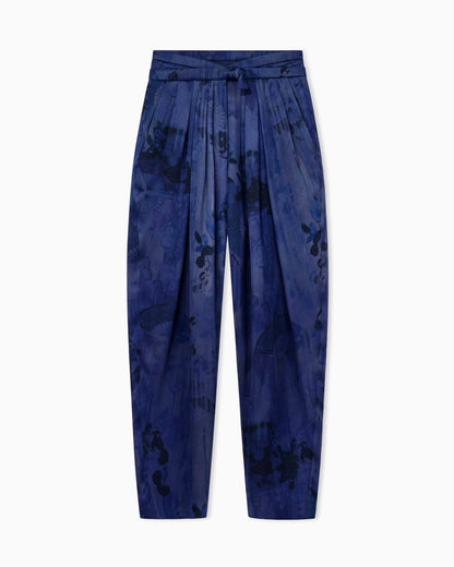 Multi-pleated trousers in printed silk charmeuse with knot