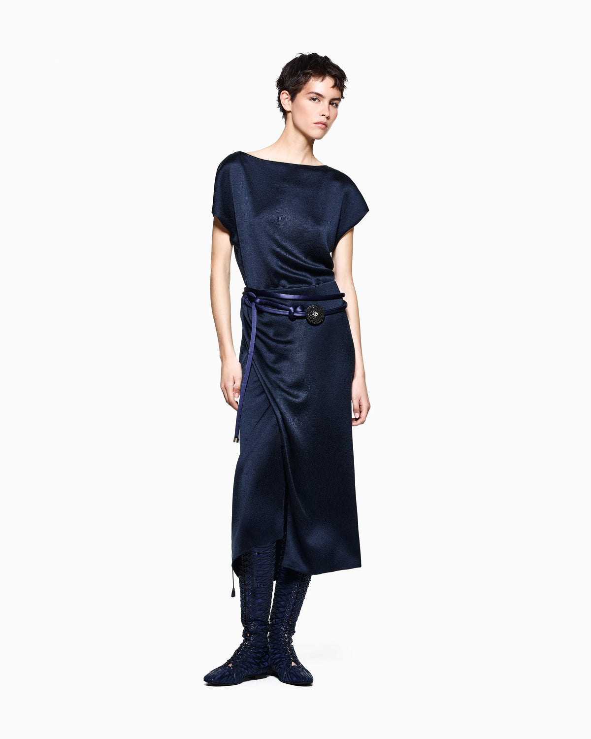 Dress with crew neck in hammered satin and draped shoulder