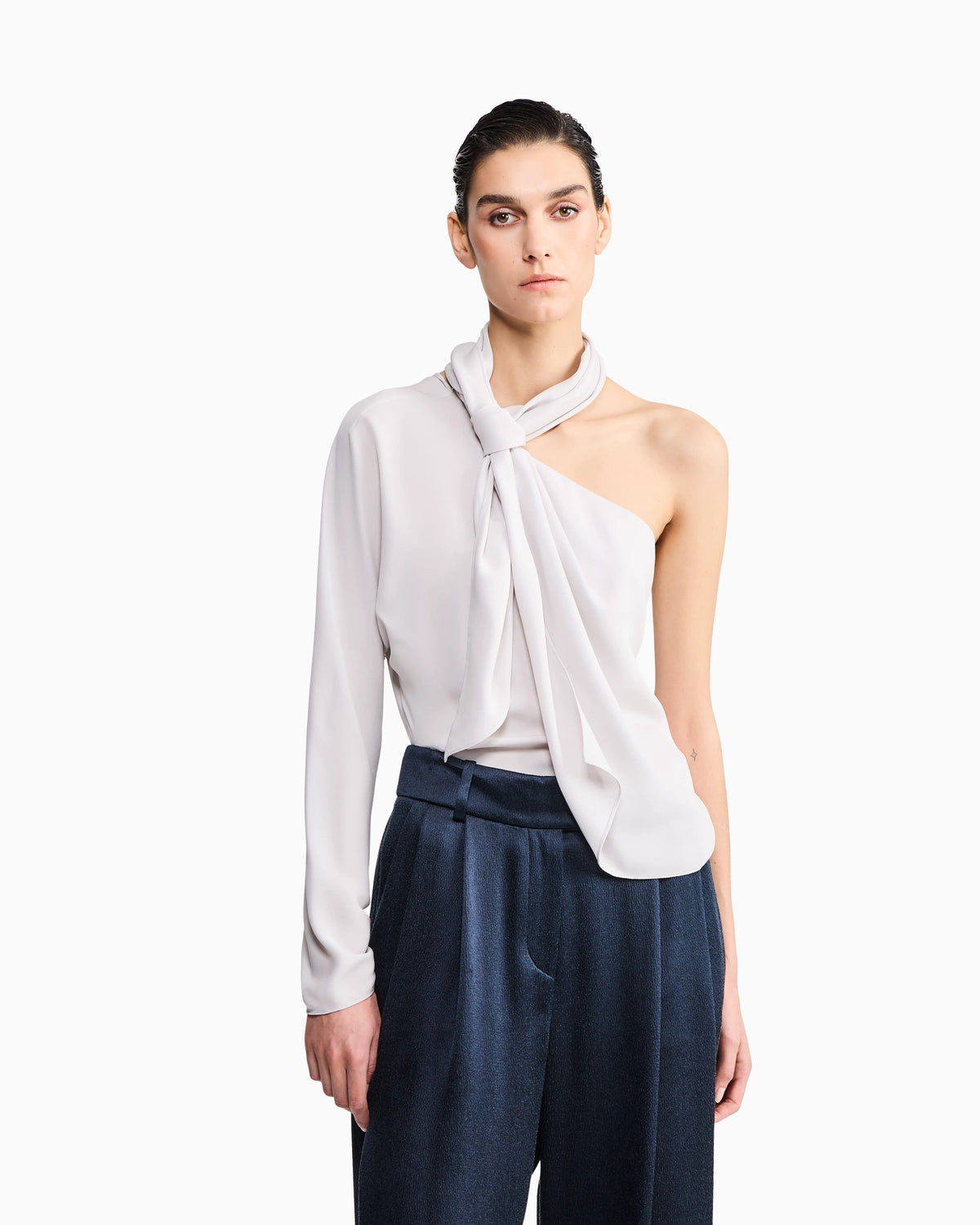 One-shoulder shirt in silk triple georgette with a sash
