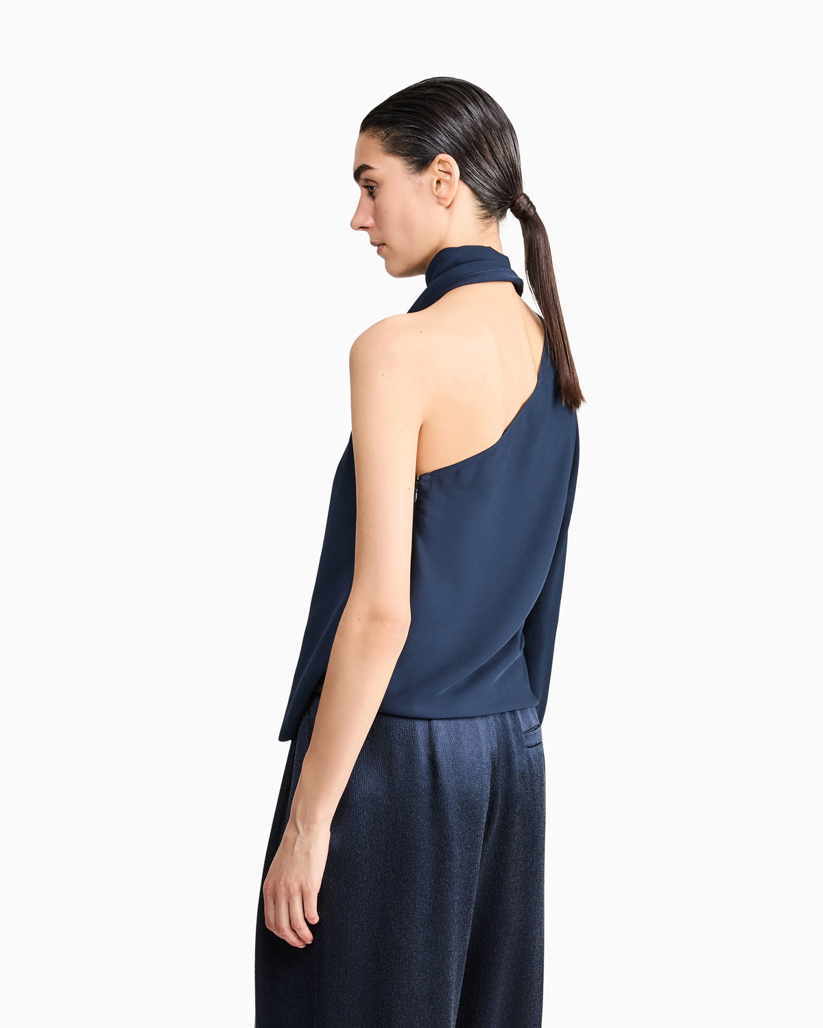 One-shoulder shirt in silk triple georgette with a sash