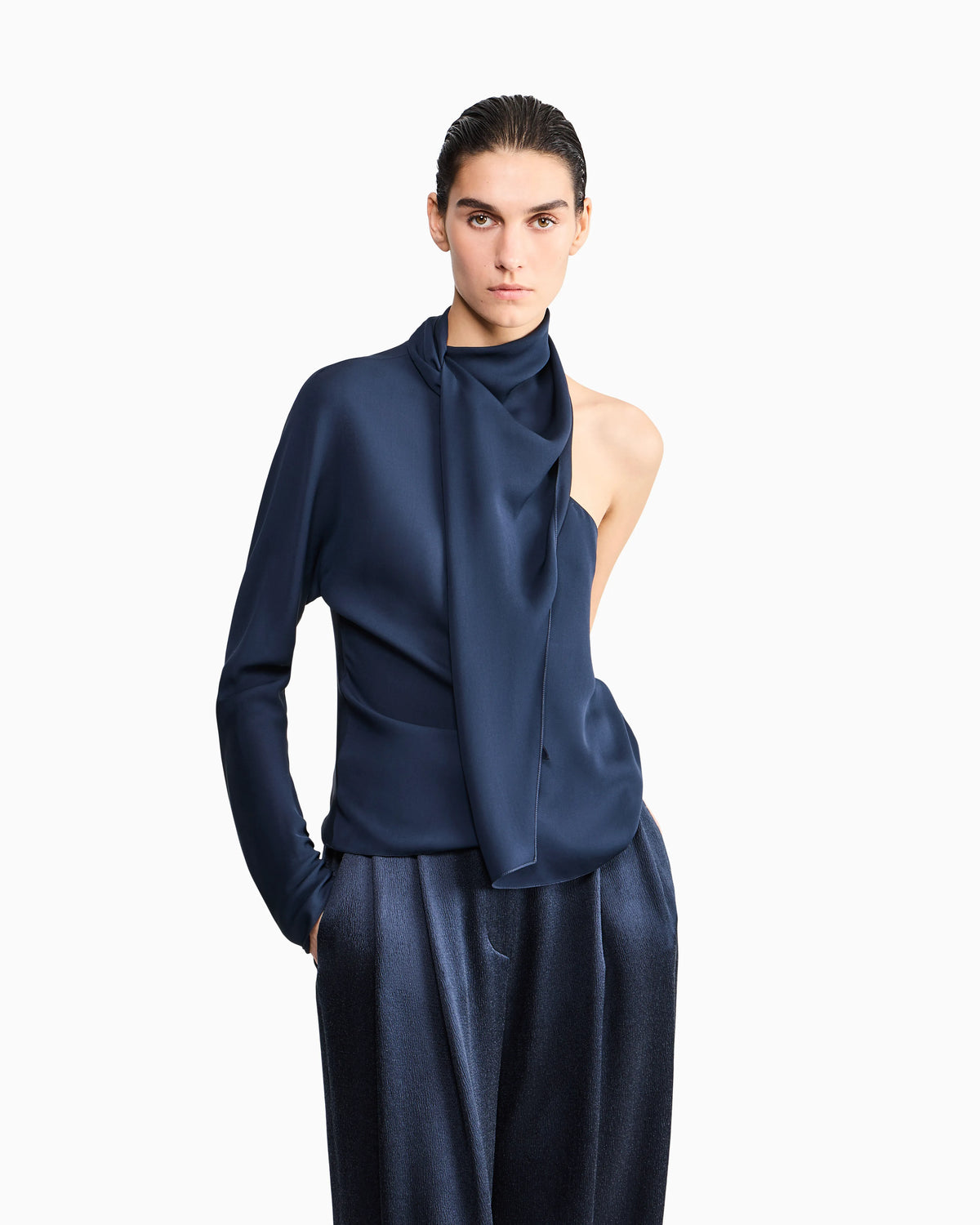 One-shoulder shirt in silk triple georgette with a sash