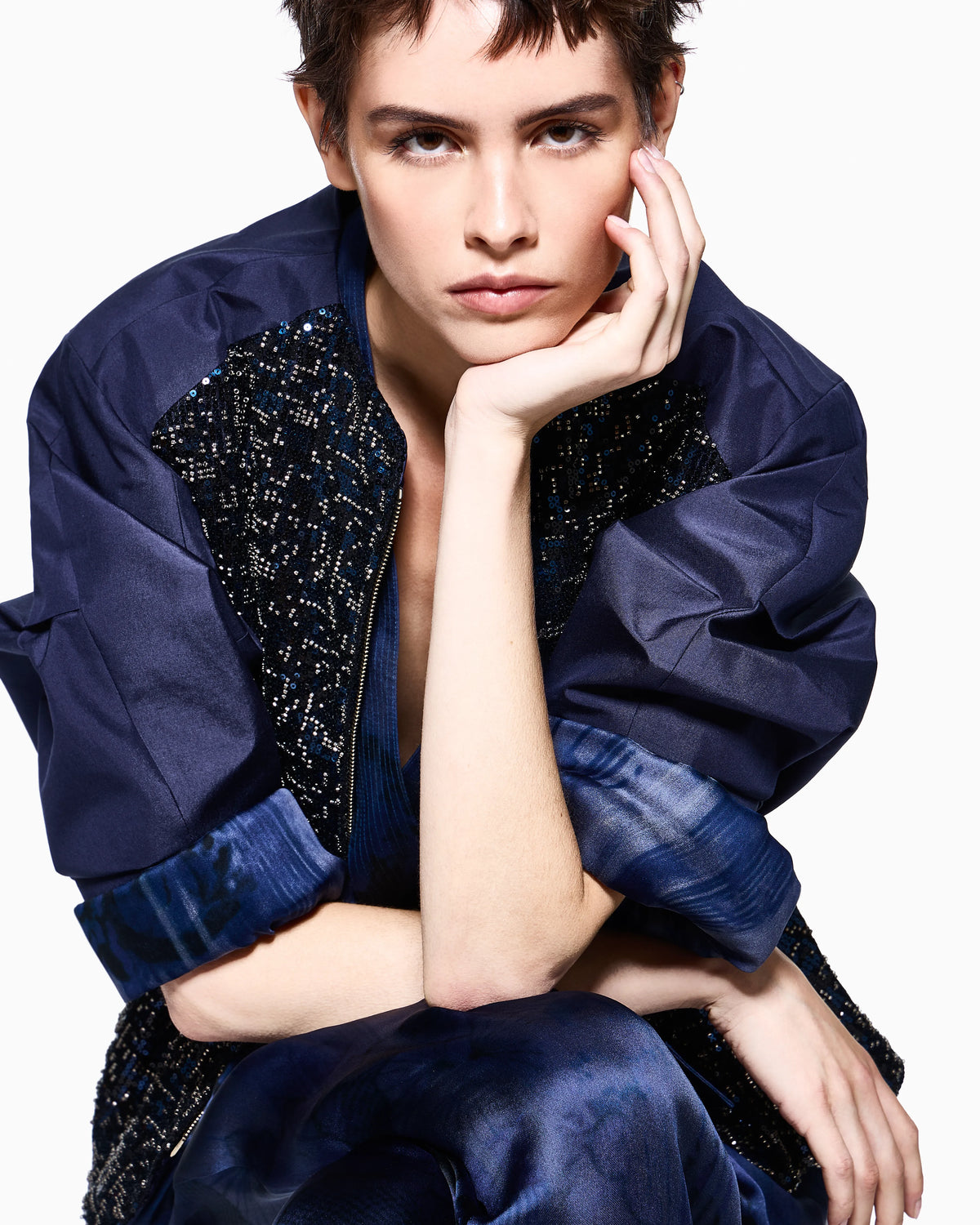 Embroidered cropped coat in silk shangtung with beaded front