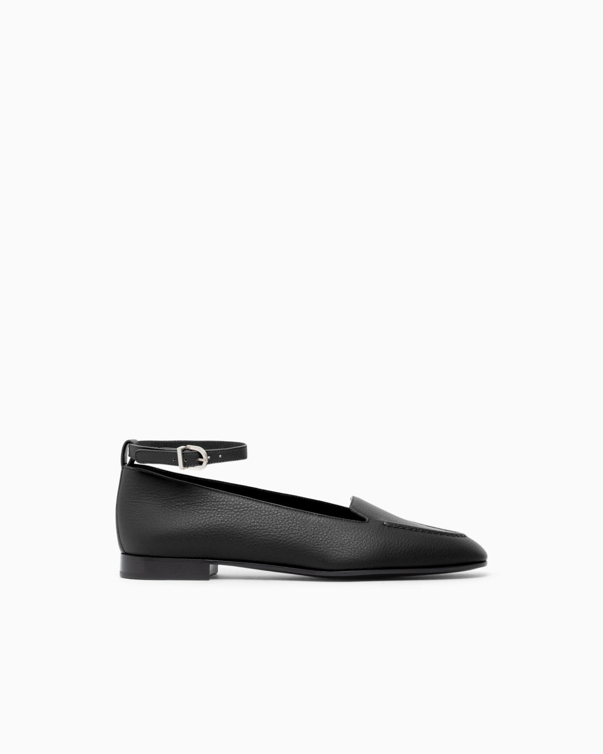 Ballet flat in leather with a leather sole
