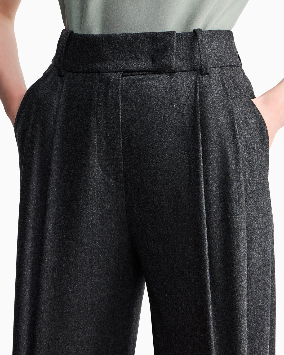 Wide-leg trousers in wool and cashmere flannel with pleats