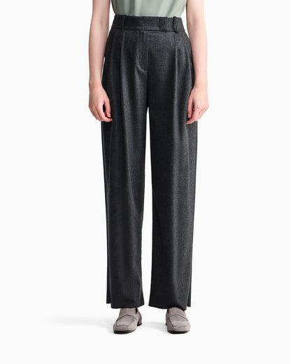 Wide-leg trousers in wool and cashmere flannel with pleats