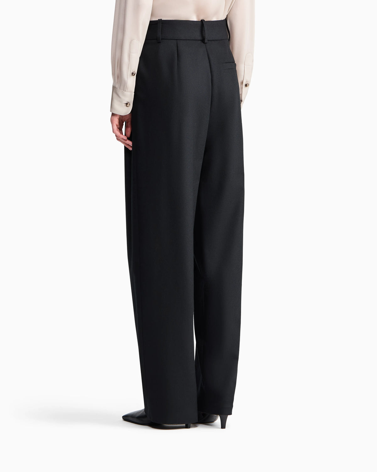 Wide-leg trousers in wool and cashmere flannel with pleats