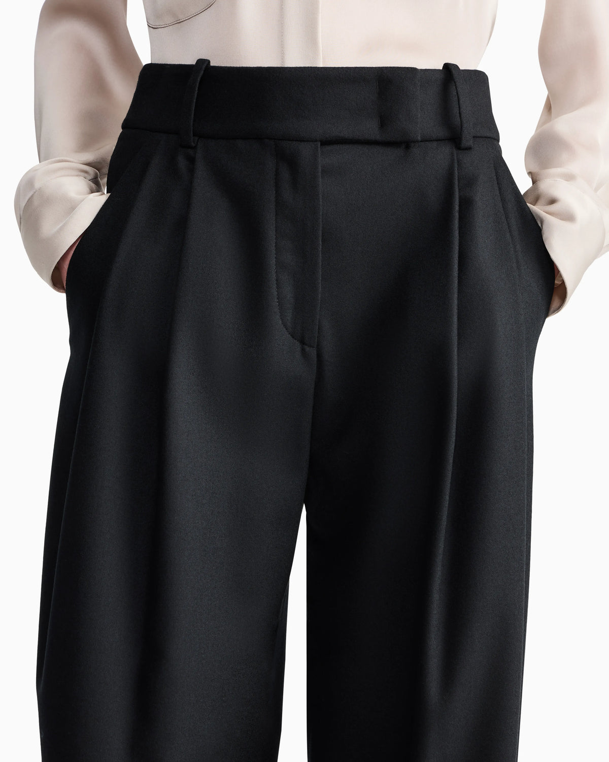 Wide-leg trousers in wool and cashmere flannel with pleats