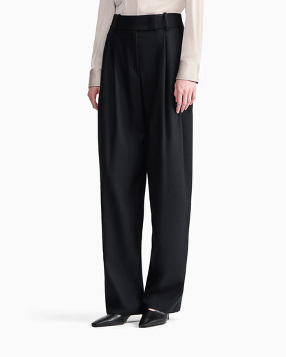 Wide-leg trousers in wool and cashmere flannel with pleats