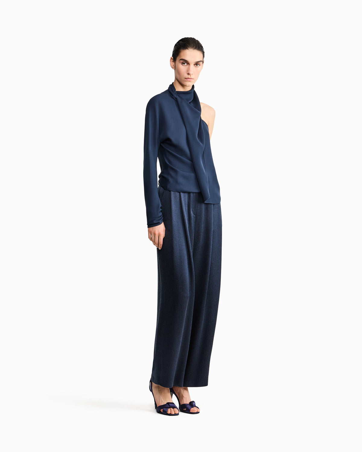 Trouser wide leg with two pleats in hammered satin