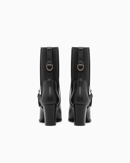 Boot with rubber details and leather sole