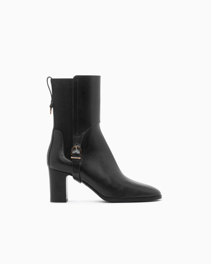 Boot with rubber details and leather sole
