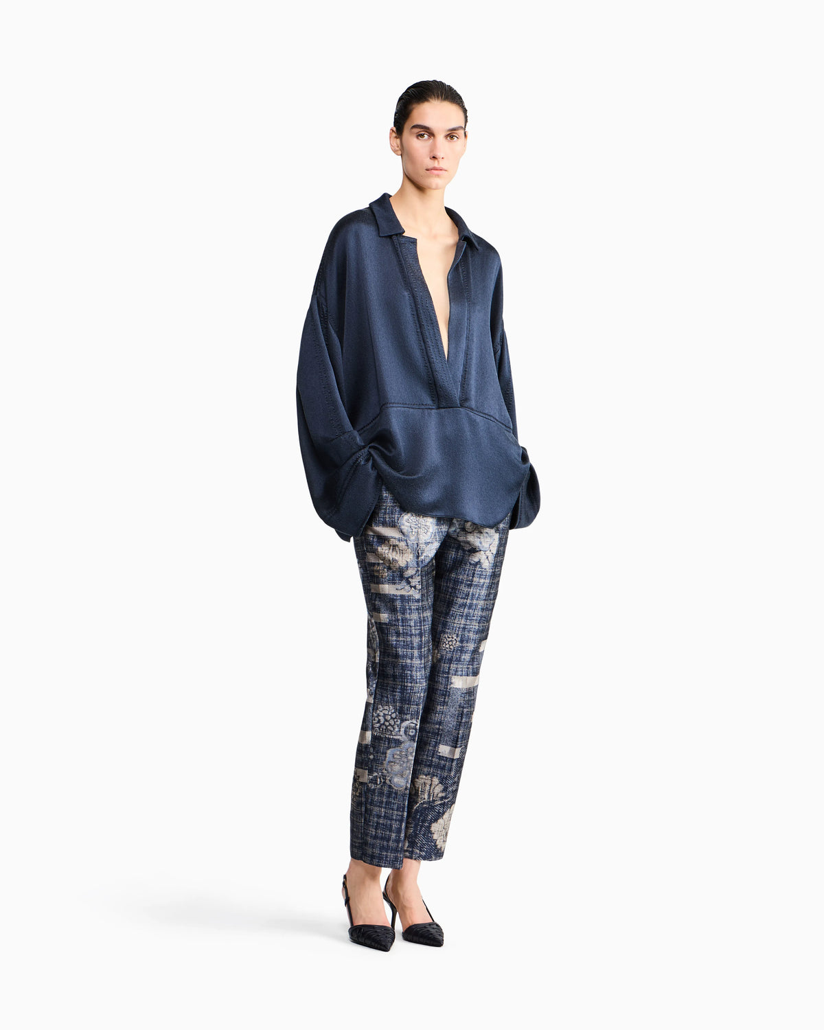 Shirt wide hammered satin with deep neckline