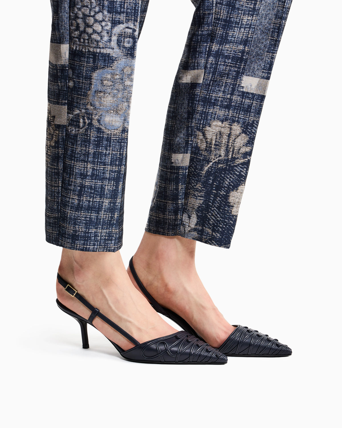 Decollete shoe with Cornely details and leather upper
