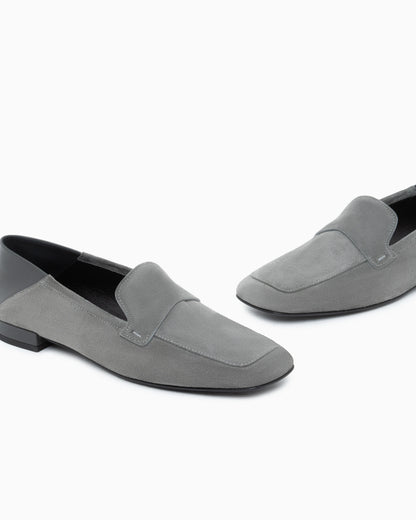 Loafer in split leather with leather lining and sole