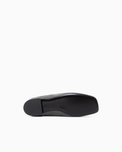 Loafer in split leather with leather lining and sole