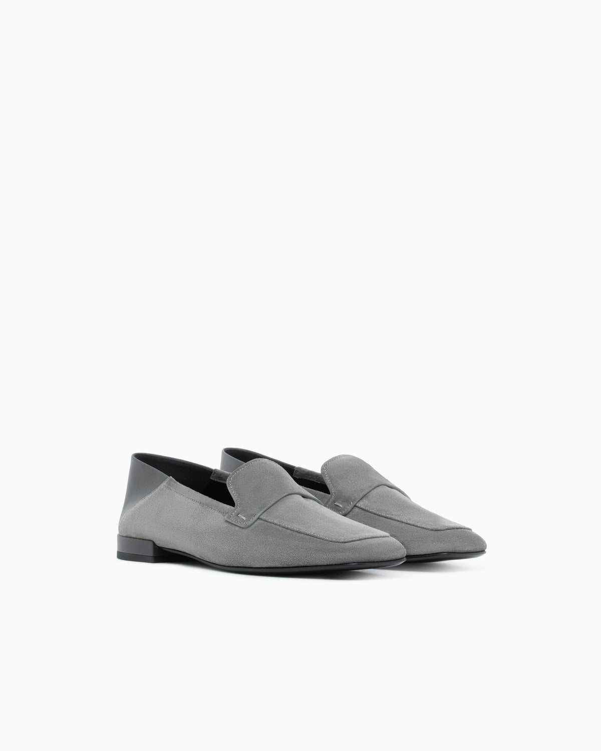 Loafer in split leather with leather lining and sole