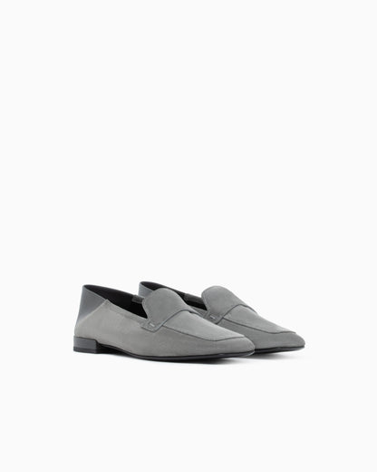 Loafer in split leather with leather lining and sole