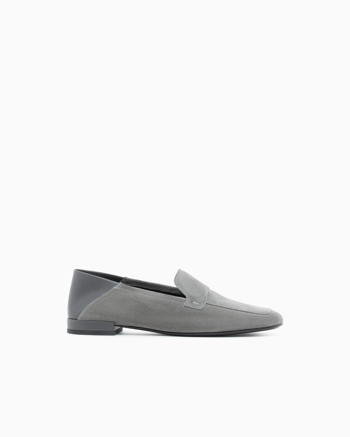 Loafer in split leather with leather lining and sole