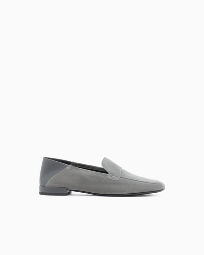 Loafer in split leather with leather lining and sole