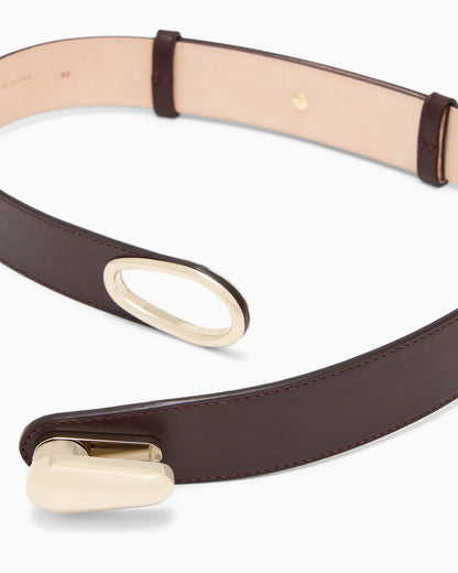Shiny leather belt with a teardrop-shaped twist lock