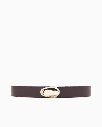 Shiny leather belt with a teardrop-shaped twist lock